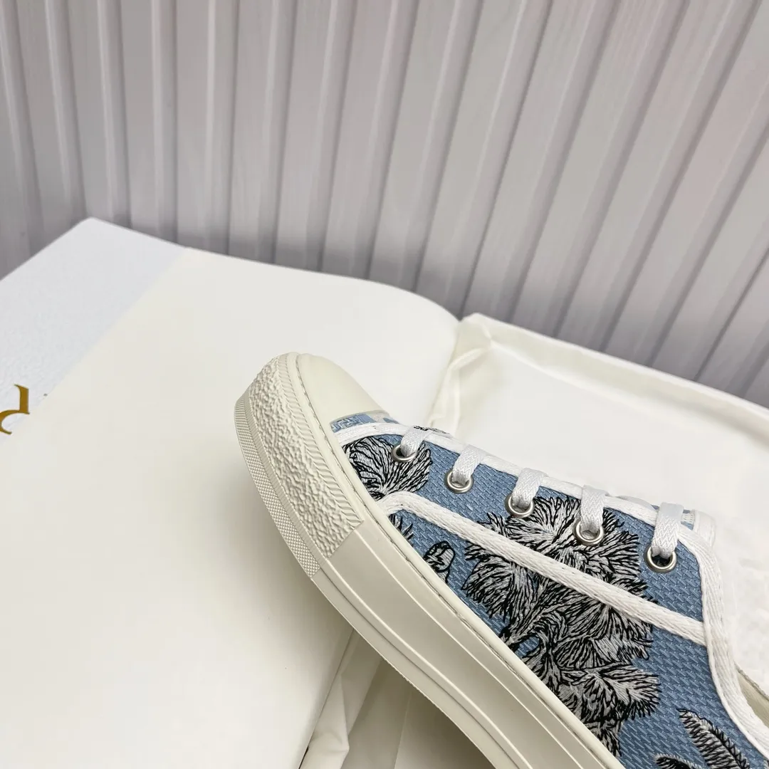 👟👟Ex-factory price 520👟👟 High version in stock, Dior (Dior) flat sneakers are fully embroidered with iconic patterns, ready in stock High quality Dior (Dior) flat sneakers are fully embroidered with iconic patterns👟👟 ♦️Top quality in the market🎗Breaking hot item in foreign counters🎗Non-common imitation version in the market🎗🔳The fabric is made of Italian🇮🇹imported fabrics❗️Embroidered upper, original mold injection Logo frosted five-pointed star outsole🔳Inside imported lambskin+high elasticity Injection molding mold Logo foam feet Size number: 35 to 42 (42 customized)